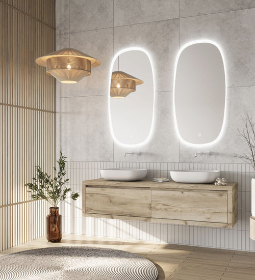 Spiegel Vibe ovale/organische vorm 60 x 110 cm met een afneembaar schapje in het zwart, met gezandstraalde rand, dotless indirecte verlichting rondom, touchbediening (traploos dimbaar) op voorzijde, kleurinstelling koud/warm en spiegelverwarming