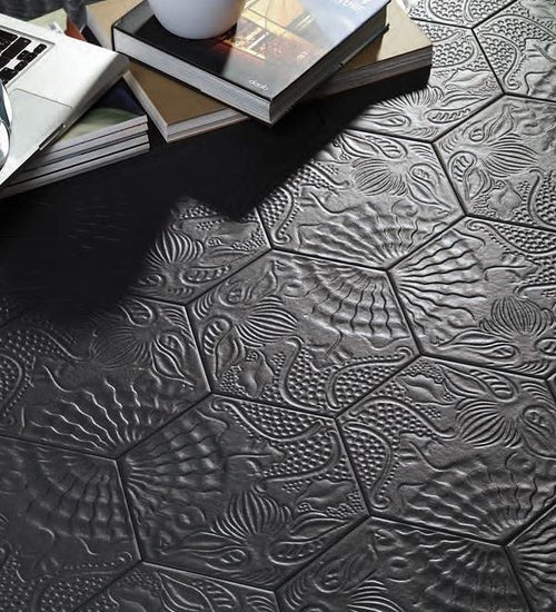 Hex25 Gaudi Black 25x22 cm